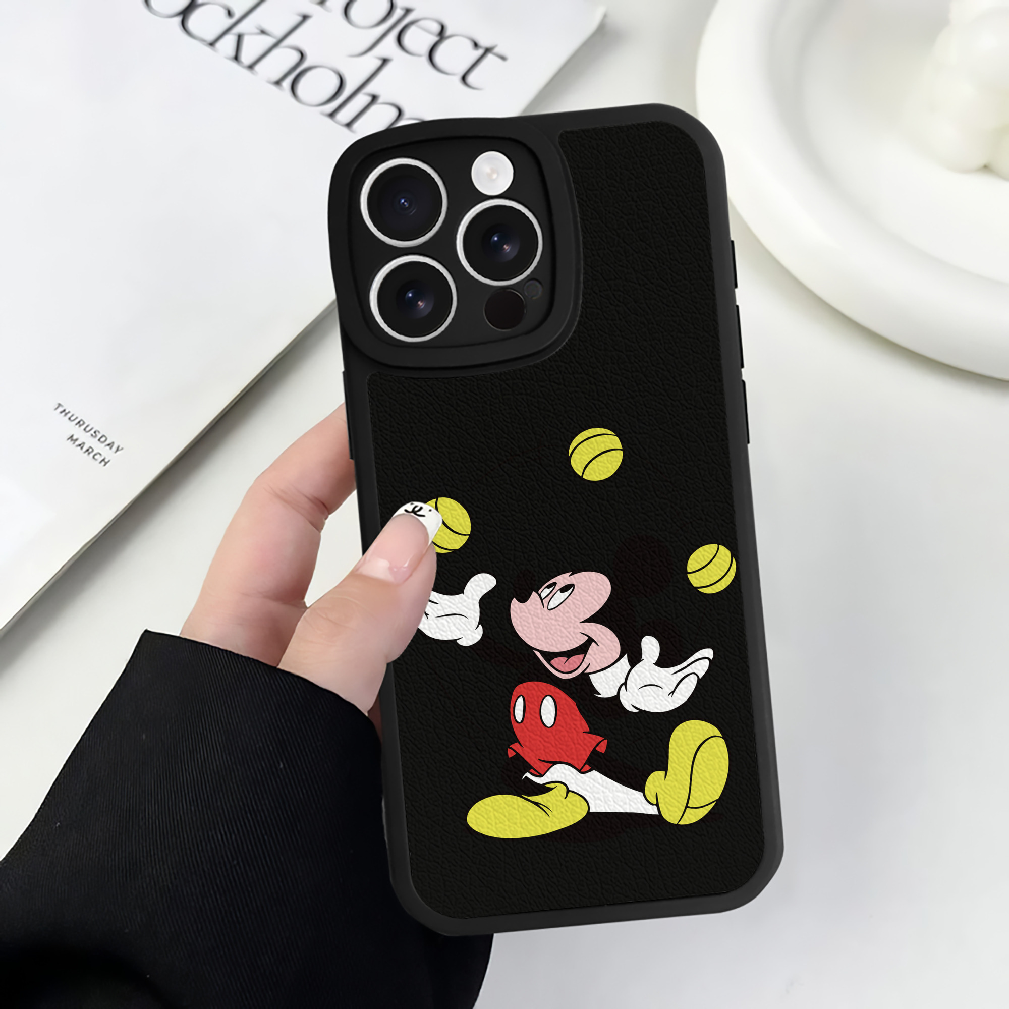 （画像用） ミッキーマウス Mickey Mouse 【iPhone 16シリーズ対応】シリコンスマホケース（レザー調） 材質：シリコン